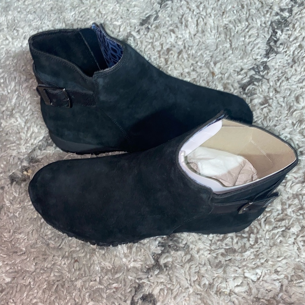 Boots - Picture 3 of 4